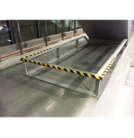 Profilé cornière de protection 90° | IDEQUIP  Sécurité poteaux