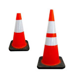 Cône de chantier PVC base lestée classe 2 – IDEQUIP