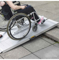 Rampe d’accès aluminium polyvalente – 1250 ou 1830 mm – 272 kg