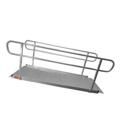 Rampe d’accès aluminium avec garde-corps – PMR, antidérapante