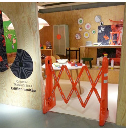 Barrière extensible EXTENSO VISO de chantier en polypropylène – 2,4 m  | IDEQUIP