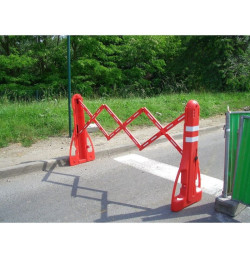 Barrière extensible EXTENSO VISO de chantier en polypropylène – 2,4 m  | IDEQUIP