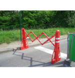 Barrière extensible de chantier en polypropylène – 2,4 m  | IDEQUIP