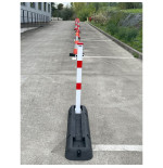 Poteau de parking rabattable avec clé pompier et protection renforcée