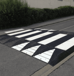 Plateau coussin ralentisseur avec passage piéton H100mm sur mesure  Conforme CERTU – IDEQUIP