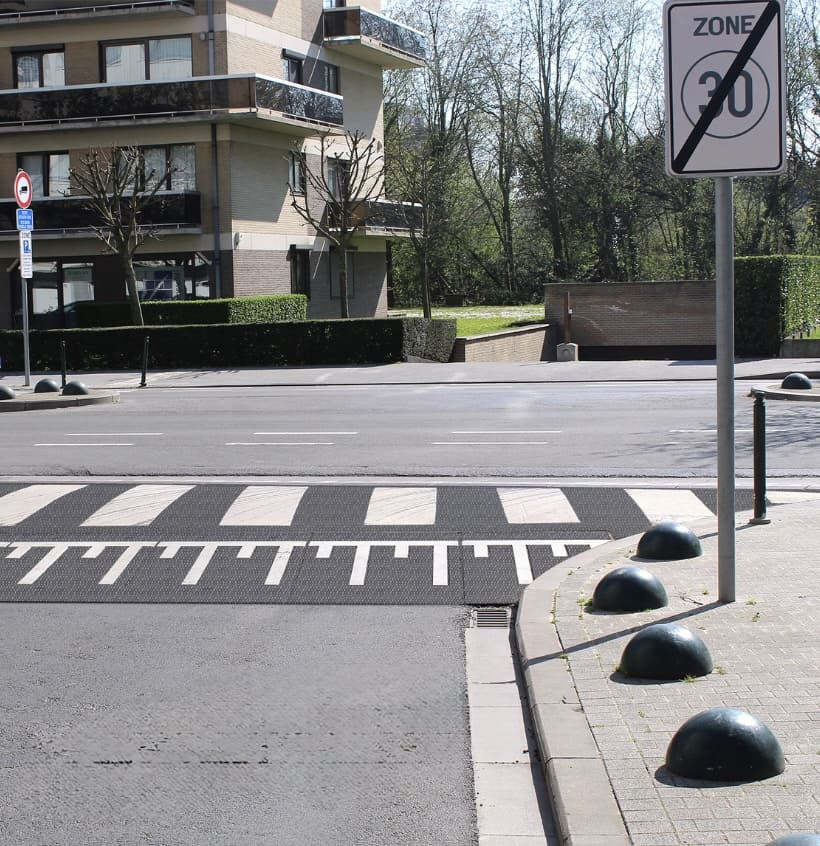 Plateau ralentisseur belge H100 avec passage piéton – Sur mesure – Jusqu’à 50T