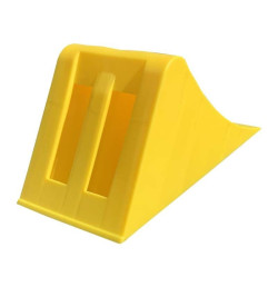 Cale roue poids lourds en PEHD avec poignée – Sécurité quai | IDEQUIP