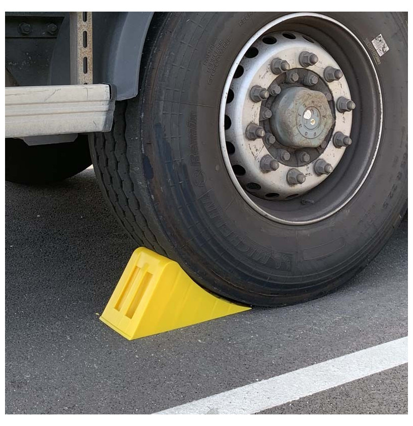 Cale roue camion avec poignée PEHD