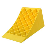 Cale roue poids lourds en PEHD avec poignée – Sécurité quai | IDEQUIP