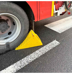 Cale roue poids lourds PEHD – Infranchissable & conforme | IDEQUIP