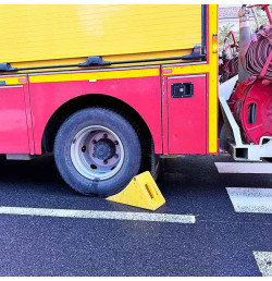 Cale roue poids lourds PEHD – Infranchissable & conforme | IDEQUIP