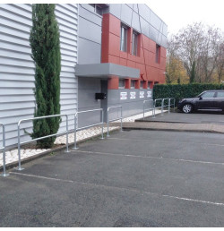 Barrière de protection Ø60 mm galvanisée avec pieds déportés
