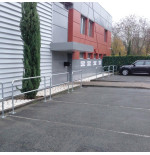 Barrière de protection Ø40 mm galvanisée à pieds déportés