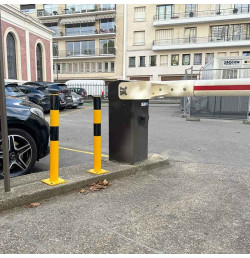 Poteau de protection acier noir/jaune sur platine 1200 mm | IDEQUIP