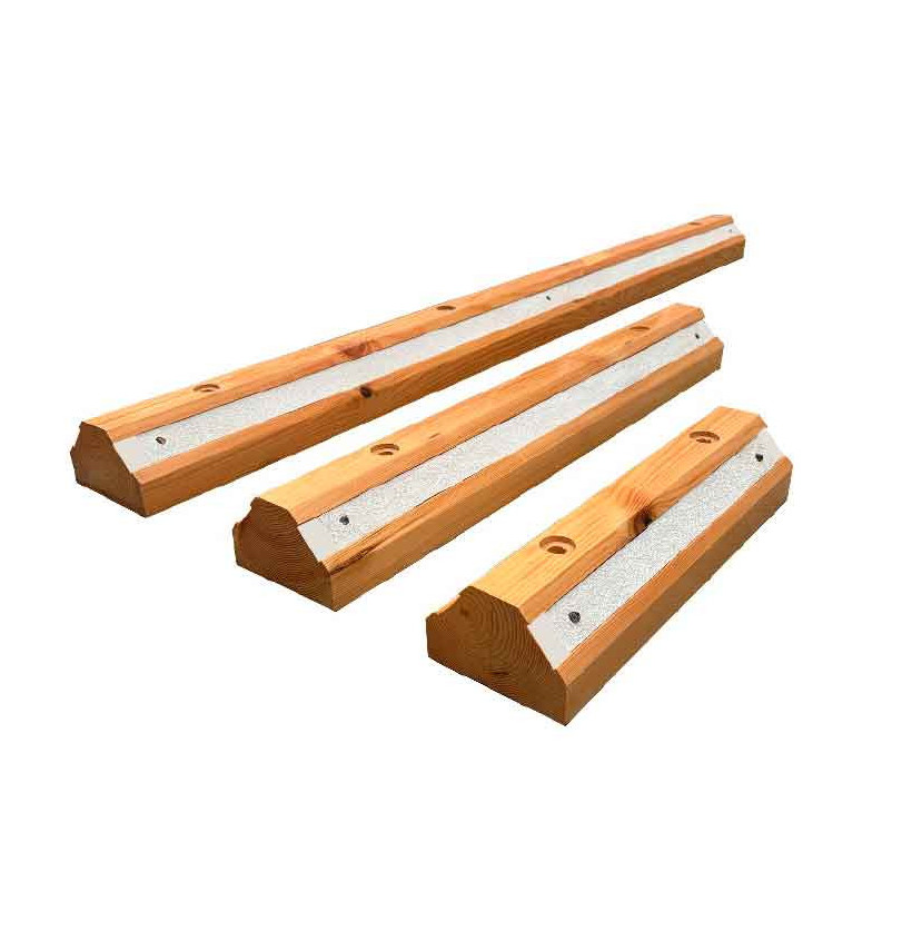 Butée de parking PARKWOOD VISO en bois Pin résistant avec bandes blanches